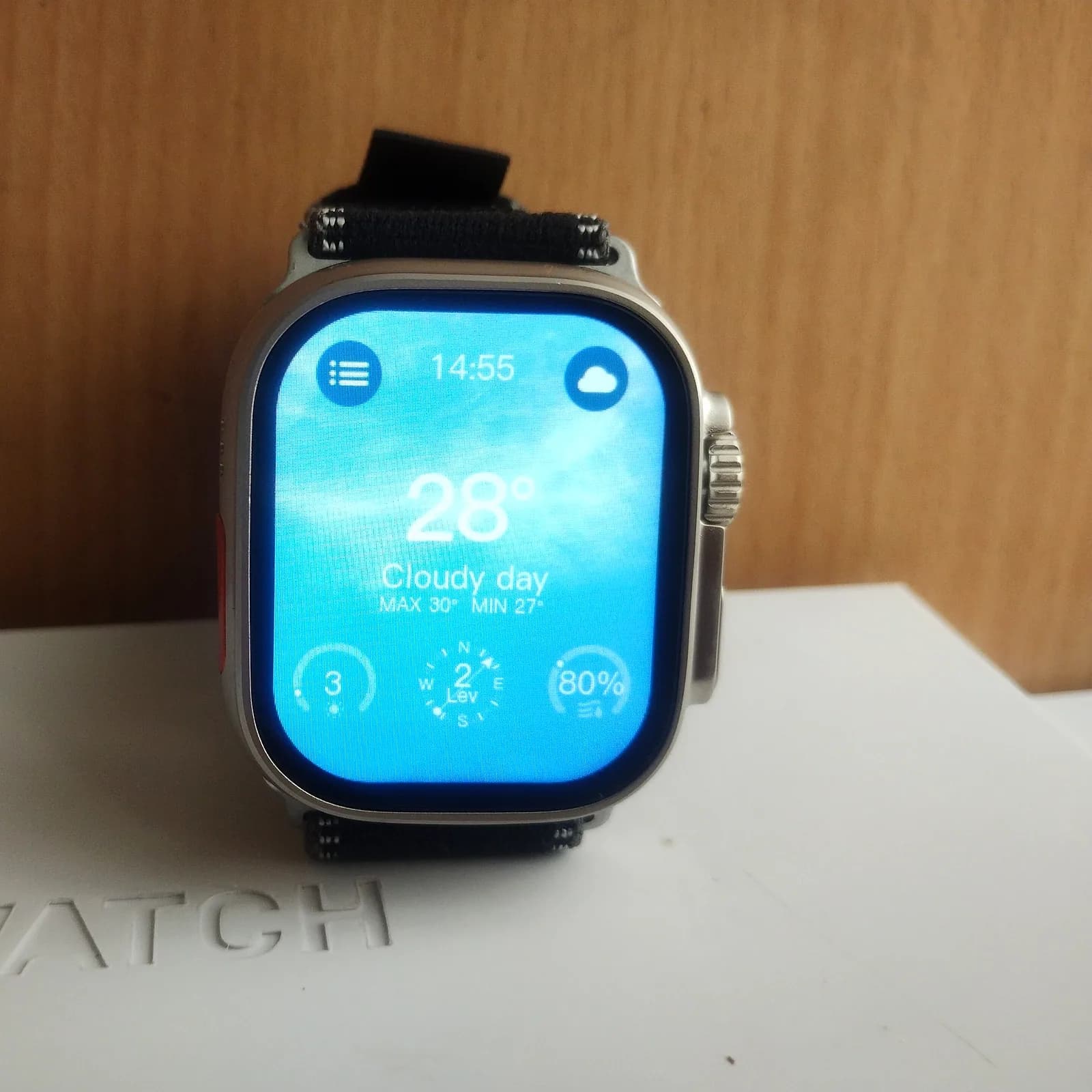 Apple Watch Ultra con correa negra