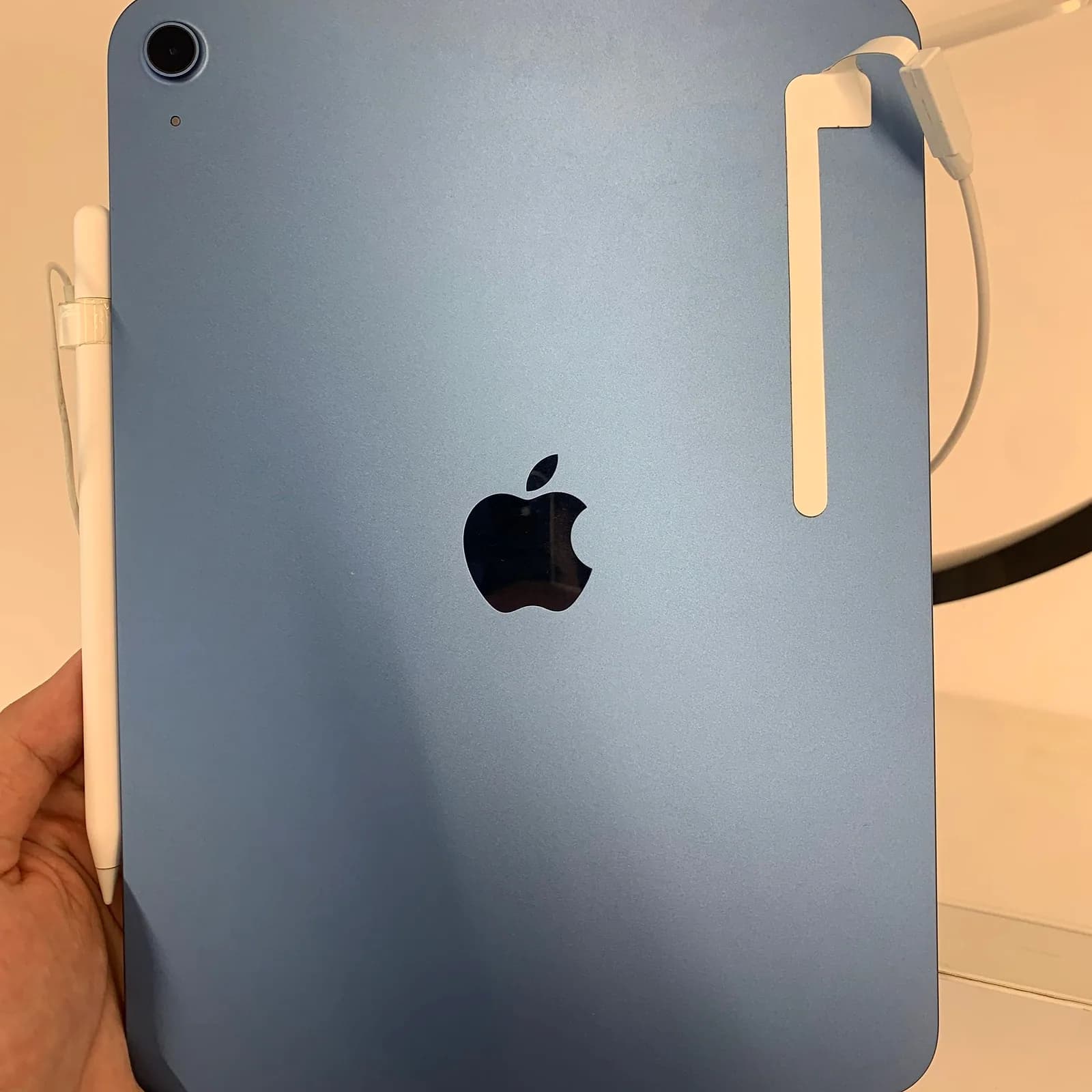iPad de 11 pulgadas en color azul