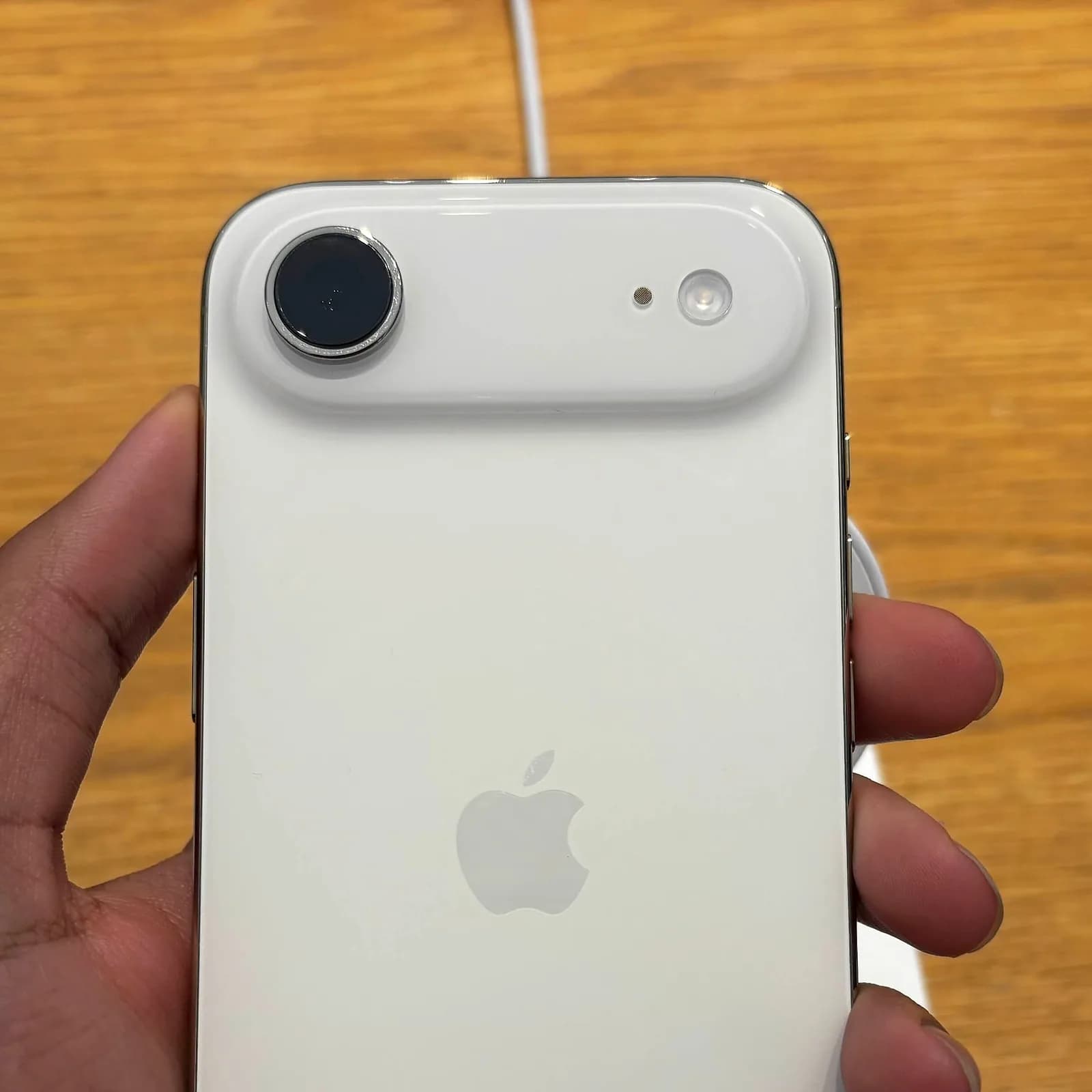 iPhone Air en color blanco nube